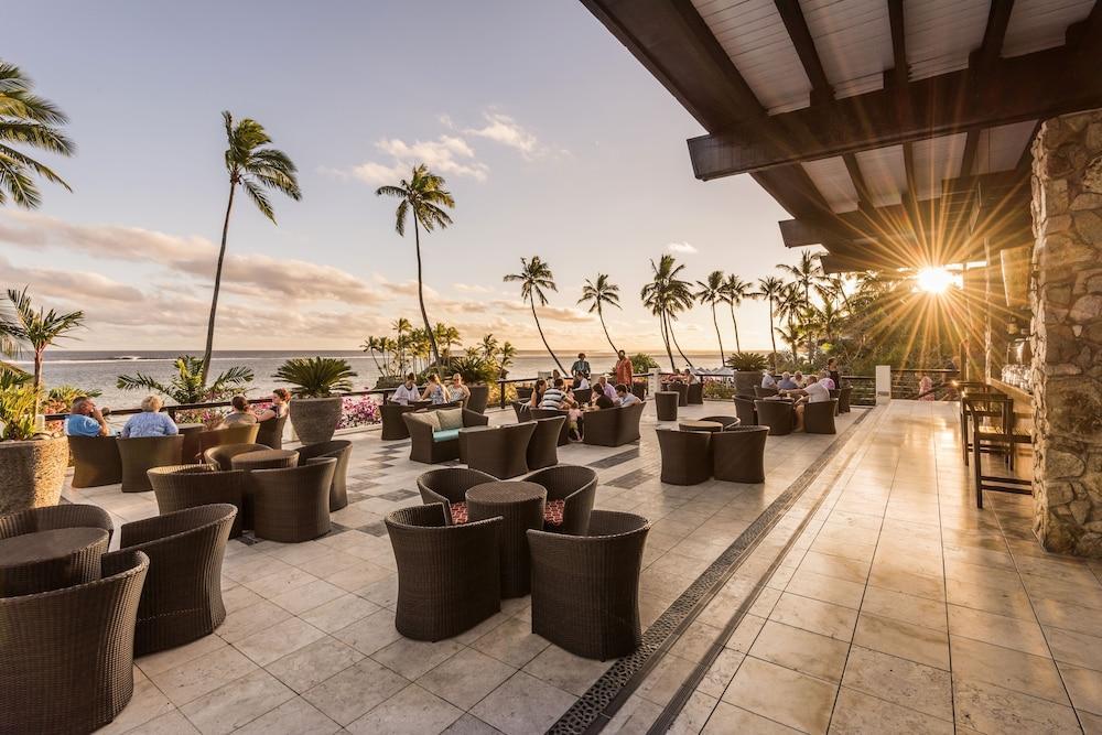 เดอะ วอริค ฟิจิ รีสอร์ต Hotel Korolevu  ภายนอก รูปภาพ Sunset at the Beach Bar