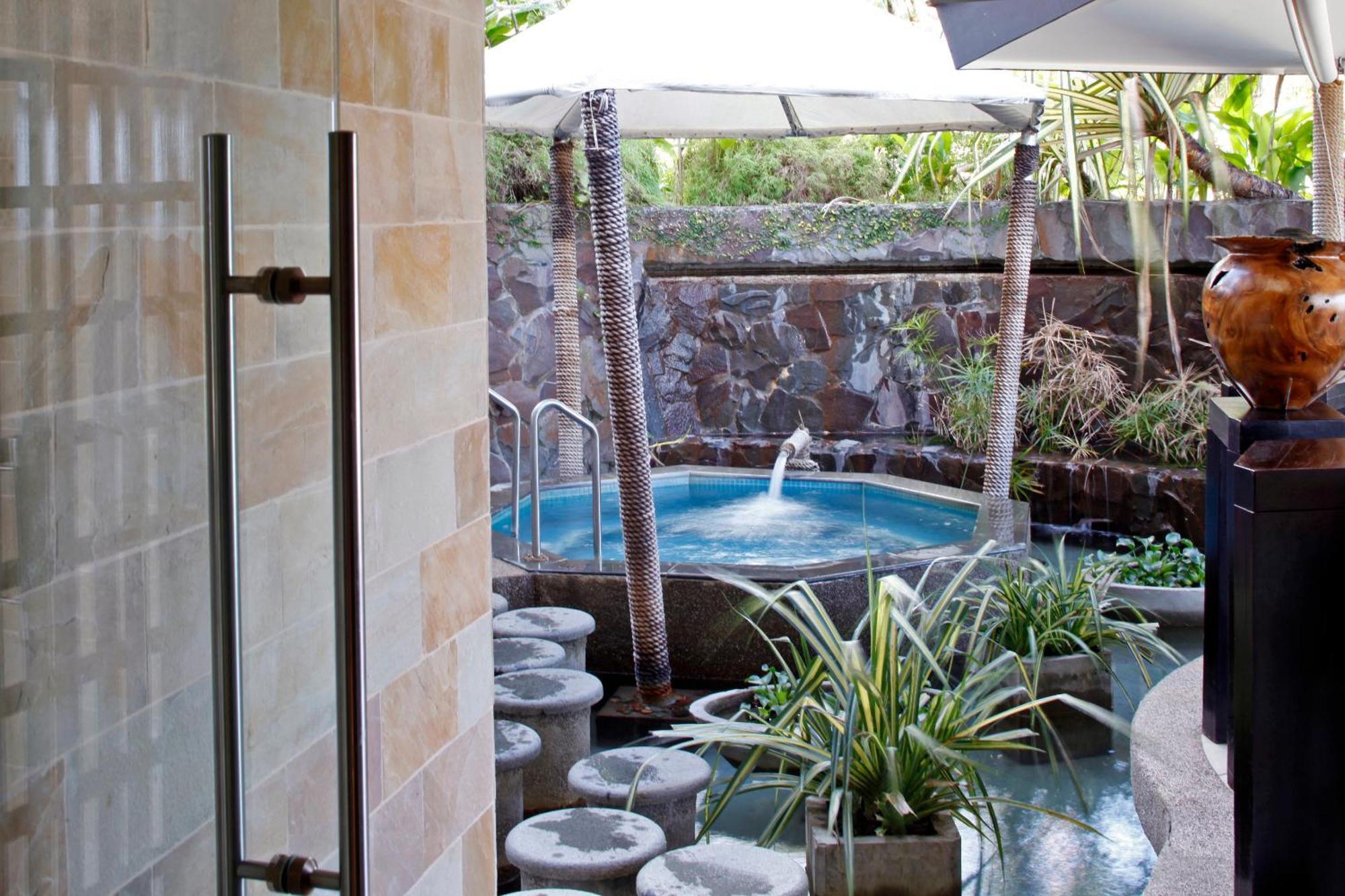 เดอะ วอริค ฟิจิ รีสอร์ต Hotel Korolevu  ภายนอก รูปภาพ A private onsen in Hawaii