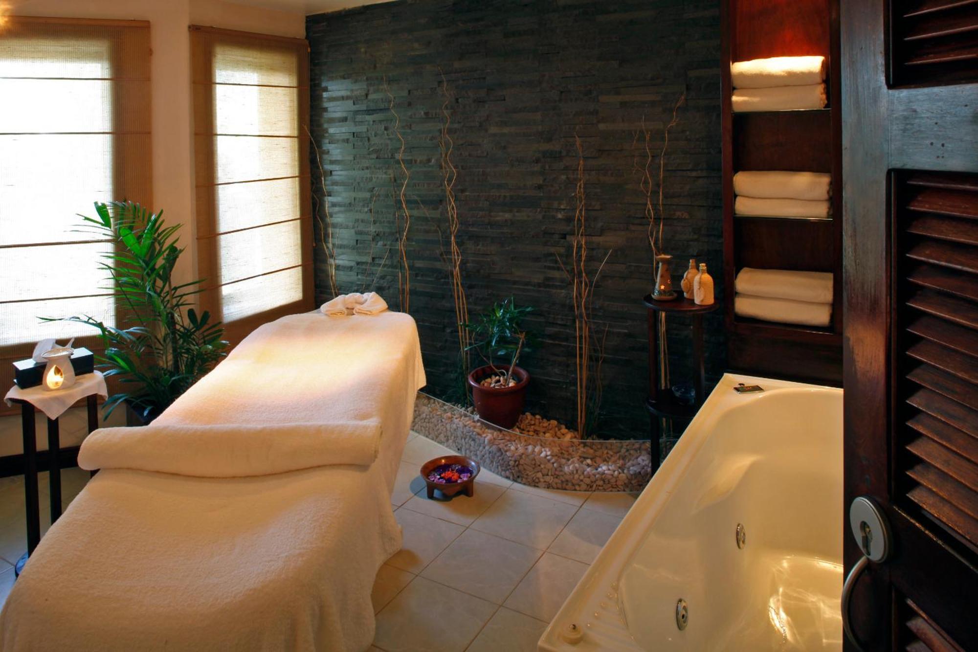 เดอะ วอริค ฟิจิ รีสอร์ต Hotel Korolevu  ภายนอก รูปภาพ A spa treatment room