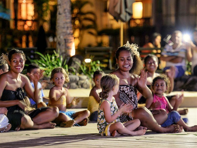 เดอะ วอริค ฟิจิ รีสอร์ต Hotel Korolevu  ภายนอก รูปภาพ A family from the Cook Islands